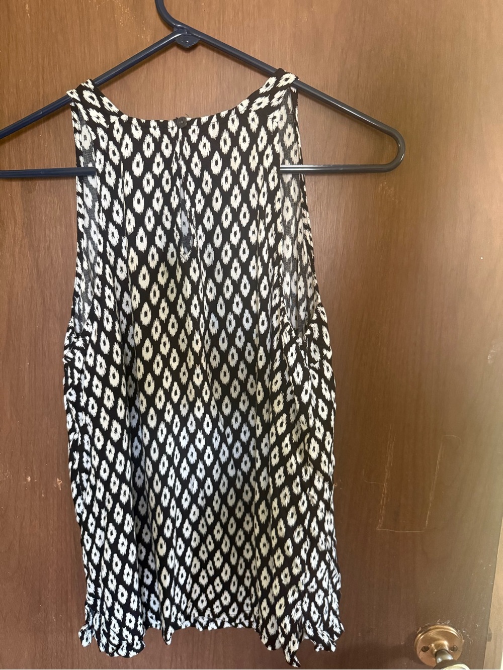 Old Navy Black and White Diamond Print Sleeveless Tank - Picture 2 of 3